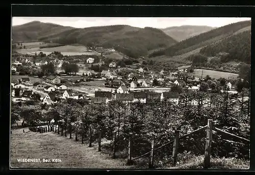 AK Wiedenest, Ortsansicht mit Berglandschaft