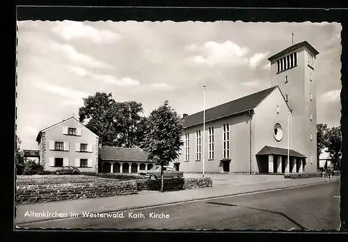 AK Altenkirchen /Westerwald, katholische Kirche im Sonnenschein