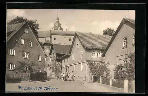 AK Wernshausen /Werra, Rudolf-Breitscheid-Strasse mit Blick zum Kirchberg