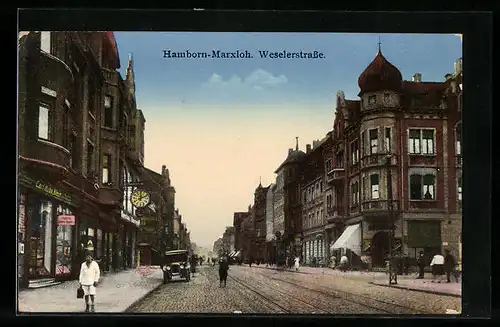 AK Hamborn-Marxloh, Weselerstrasse mit Geschäften und Automobil
