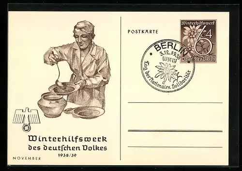 AK WHW Winterhilfswerk, Köchin beim Portionieren von Suppe, Ganzsache