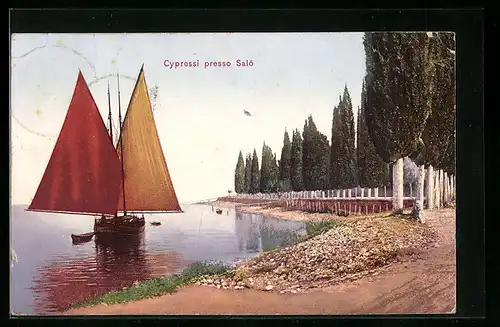 AK Saló, Segelboot am Ufer