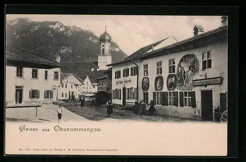 AK Oberammergau, Strassenpartie und Gasthaus zum weissen Graf