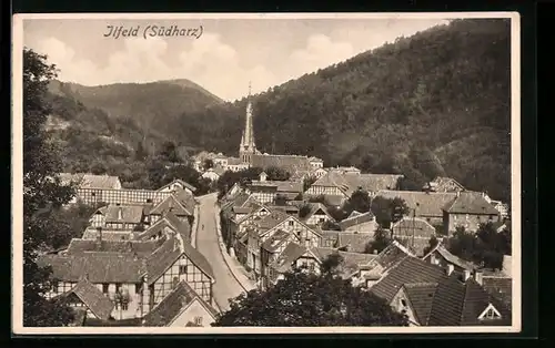 AK Ilfeld /Südharz, Strassenpartie mit Kirche