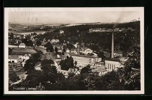 AK Falkenau /Sachsen, Ortsansicht mit Fabrikschornstein
