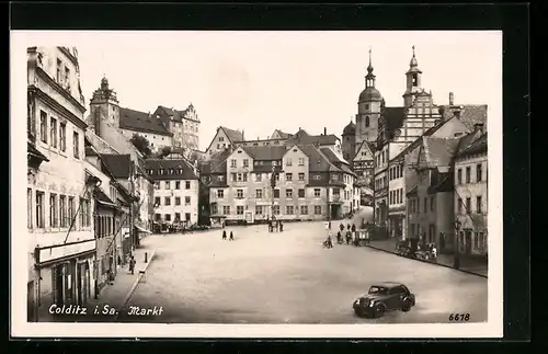 AK Colditz i. Sa., am Markt mit Passanten und Auto