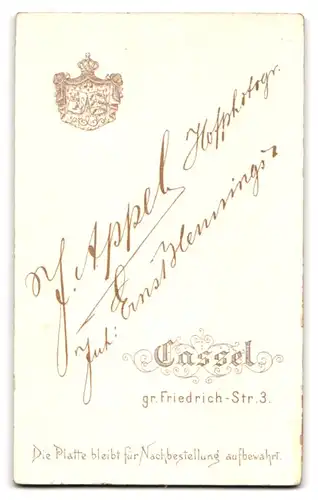 Fotografie J. Appel, Kassel, Gr. Friedrich-Str. 3, Bürgerlicher Herr mit Zwicker und Vollbart