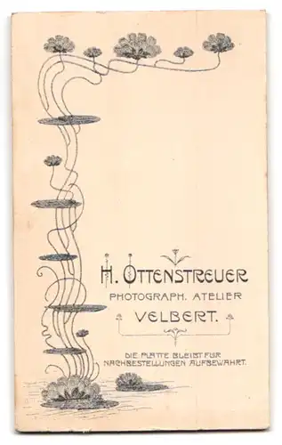 Fotografie H. Ottenstreuer, Velbert, Junge Dame im hübschen Kleid