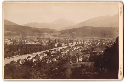 Fotografie Robert Reiss, Innsbruck, Ansicht Innsbruck, Blick auf die Stadt mit Flusspartie