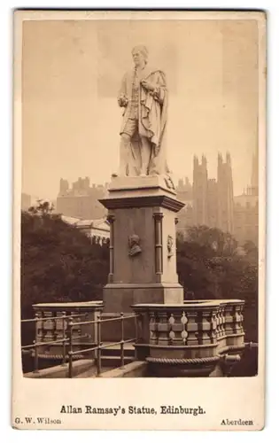 Fotografie G. W. Wilson, Aberdeen, Ansicht Edinburgh, Blick auf die Allan Ramsay Statue mit dem College im Hintergrund
