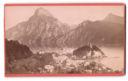 Fotografie Würthle & Spinnhirn, Salzburg, Ansicht Traunkirchen, Blick nach dem Ort mit Bergpanorama