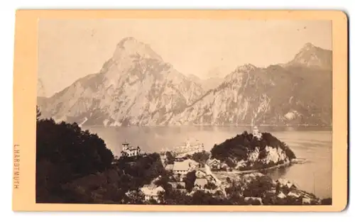 Fotografie L. Hardtmuth, Salzburg, Ansicht Traunkirchen, Blick nach der Stadt mit dem Traunstein