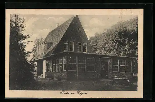 AK Upjever, Ortspartie mit Gebäude
