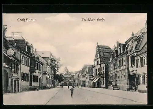 AK Gross-Gerau, Frankfurterstrasse mit Fachwerkhaus, Geschäften und Uhr
