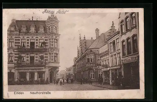 AK Emden, Neuthorstrasse mit Hotel und Cafe Central