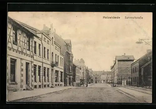 AK Holzwickede, Bahnhofstrasse mit Gasthof