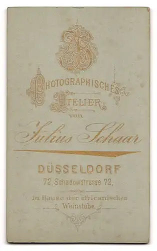 Fotografie Julius Schaar, Düsseldorf, Schadowstrasse 72, Junges Paar im Sonntagsstaat