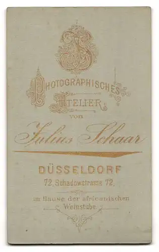 Fotografie Julius Schaar, Düsseldorf, Schadowstrasse 72, Junges Mädchen mit Mittelscheitel und Spitzenkragen