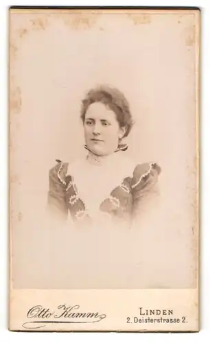 Fotografie Otto Kamm, Linden, Deisterstr. 2, Junge Dame im hübschen Kleid