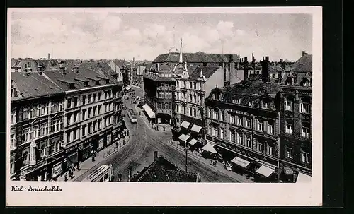 AK Kiel, Dreiecksplatz mit Blick auf die Apotheke und Strassenbahn