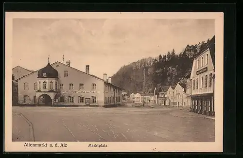 AK Altenmarkt / Alz, Marktplatz mit Gasthof zur Post, Inh. Johann Dietl