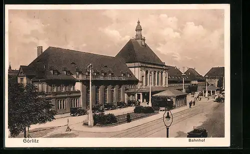 AK Görlitz, Passanten vor dem Bahnhof