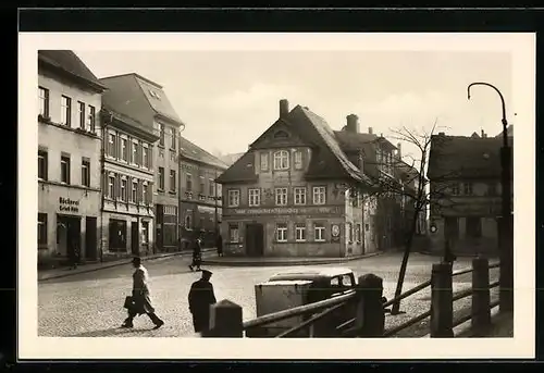 AK Eisenberg /Th., Thälmann-Platz mit Gasthaus Trompeterschlösschen