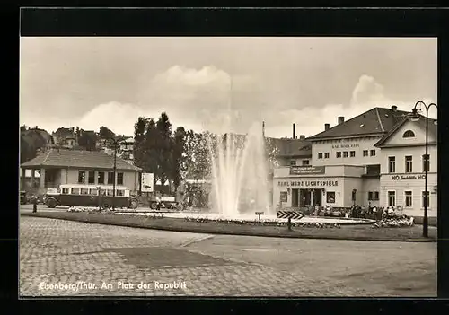 AK Eisenberg /Th., Am Platz der Republik, mit Karl-Marx-Lichtspielen