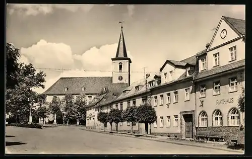 AK Hohenleuben /Zeulenroda, Strassenpartie mit Markt und Rathaus