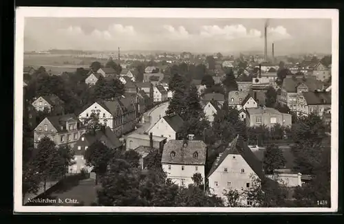 AK Neukirchen b. Chtz., Ortsansicht mit Fabrikschornsteinen