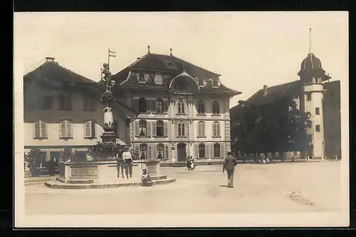 AK Zofingen, Strassenpartie mit Brunnen