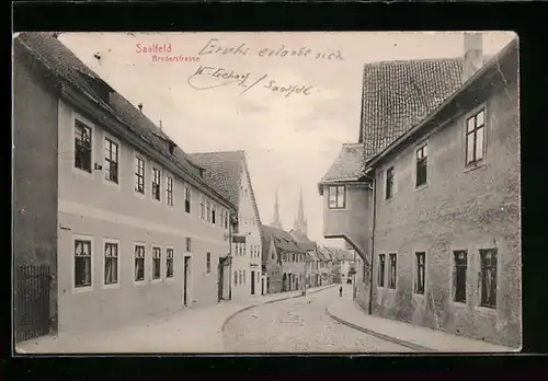 AK Saalfeld, Bruderstrasse mit Häuserzeilen