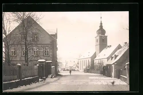 Foto-AK Schillingsfürst, Hohenlohestrasse mit Kirche St. Kilian im Winter