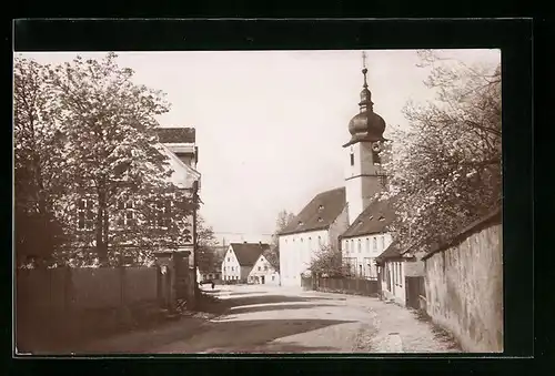 Foto-AK Schillingsfürst, Hohenlohestrasse mit Kirche St. Kilian im Sommer