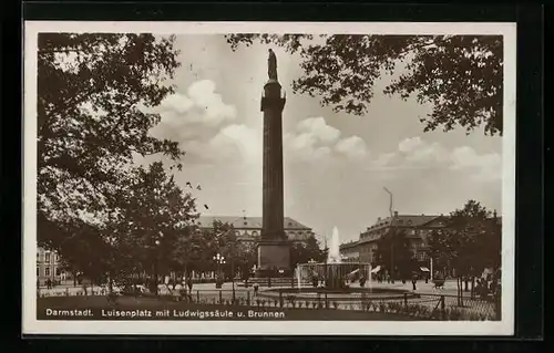 AK Darmstadt, Luisenplatz mit Ludwigssäule u. Brunnen