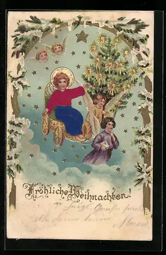 Präge-AK Fliegendes Christkind auf seinem Thron mit Weihnachtsengeln und Christbaum