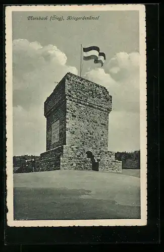AK Morsbach /Sieg, Kriegerdenkmal mit Fahne