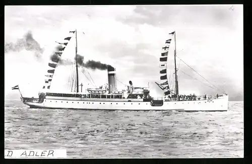 Fotografie Schiff Adler in Flaggengala