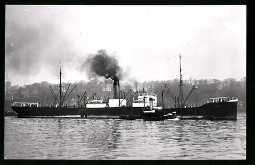 Fotografie Schiff Turpin bei leichter Fahrt