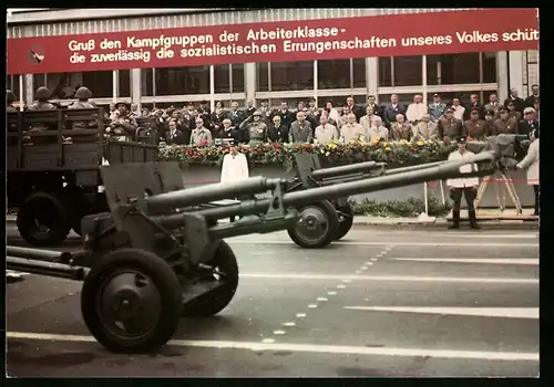 Fotografie Berlin-MItte, Tag der Kampfgruppe 1973, Parteispitzen der SED am Tag der Kampfgruppe in der Karl-Marx-Allee