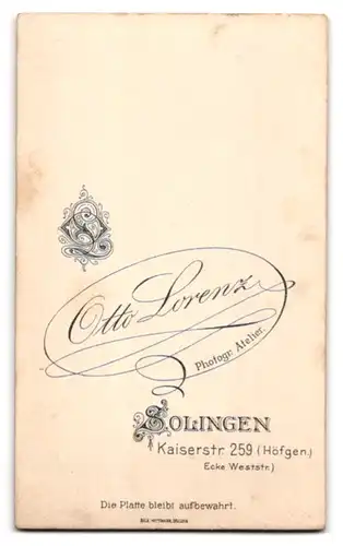 Fotografie Otto Lorenz, Solingen, Kaiserstr. 259 Ecke Weststr., Kleines Kind in modischer Kleidung