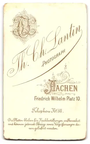 Fotografie Th. Ch. Lantin, Aachen, Friedrich Wilhelm Platz 10, Junge Dame im hübschen Kleid