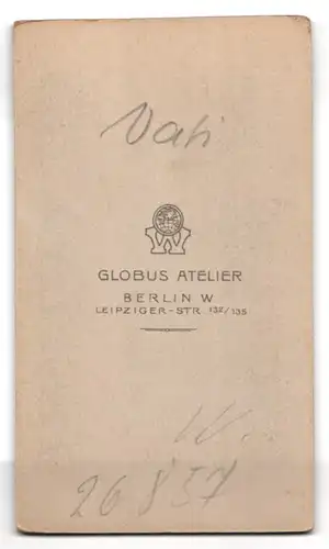 Fotografie Atelier Globus, Berlin, Leipziger-Str. 132-135, Eleganter Herr mit Schnauzbart