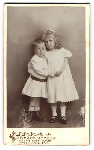 Fotografie Richard Rehder, Stade, Wilhadikirchhof 86, Kinderpaar in weisser Kleidung