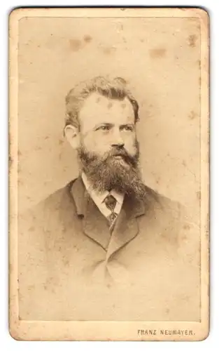 Fotografie Franz Neumayer, München, Neue Pferdstr. 2, Bürgerlicher Herr mit Vollbart
