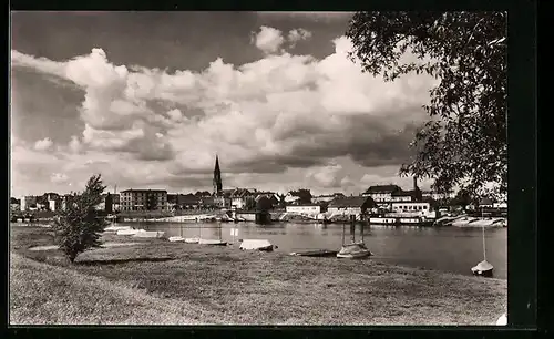 AK Wittenberge, Uferpartie mit Blick auf den Hafen