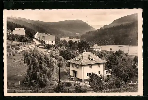 AK Benshausen, Ortspartie vom Berg aus gesehen