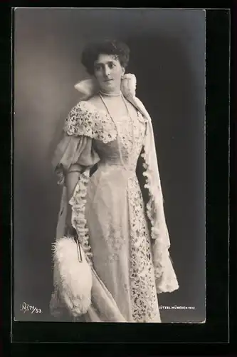 AK Prinzessin Rupprecht von Bayern in einer Prachtrobe