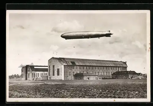 AK Friedrichshafen, Graf Zeppelin über den Hallen