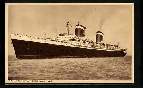 AK Passagierschiff S.S. United States auf dem Meer, United States Line